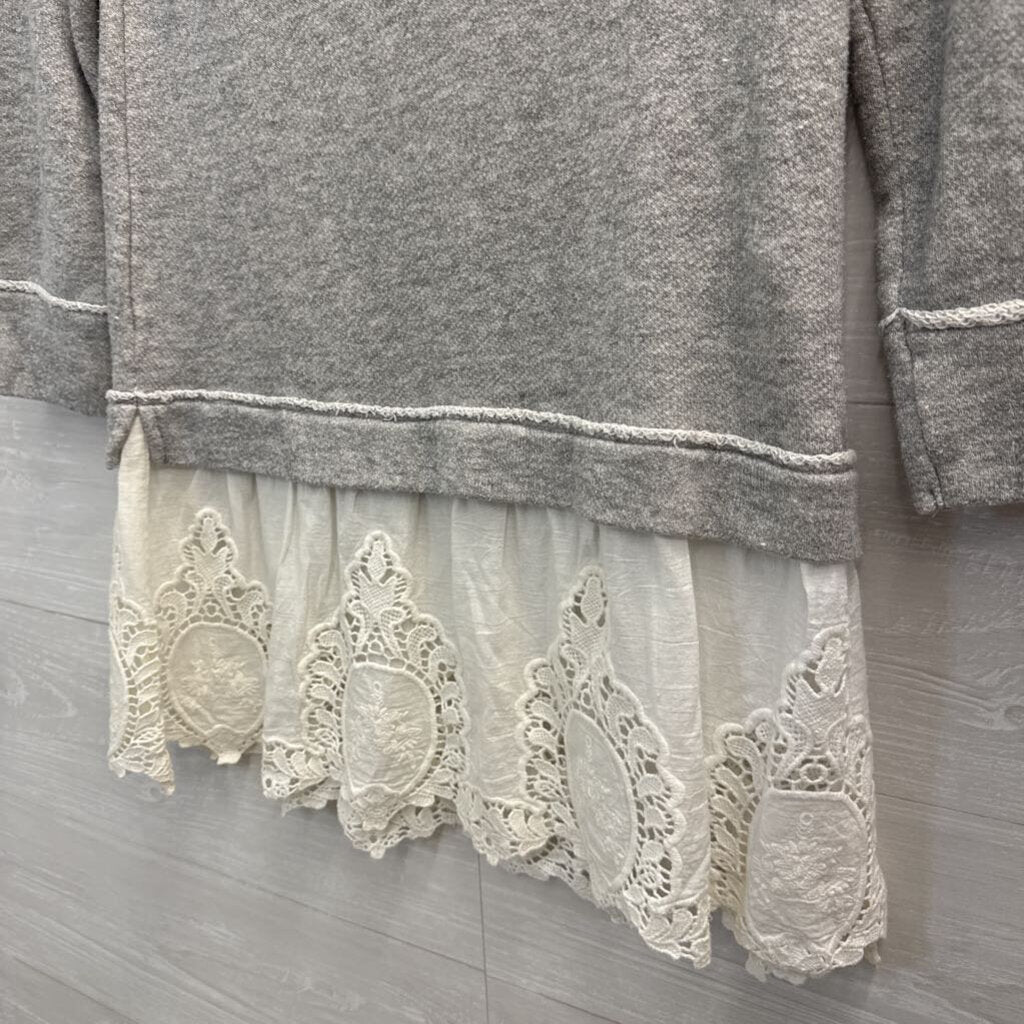 Postmark Anthropologie Grey Mixed Media Lace Fringe Top Extra Small