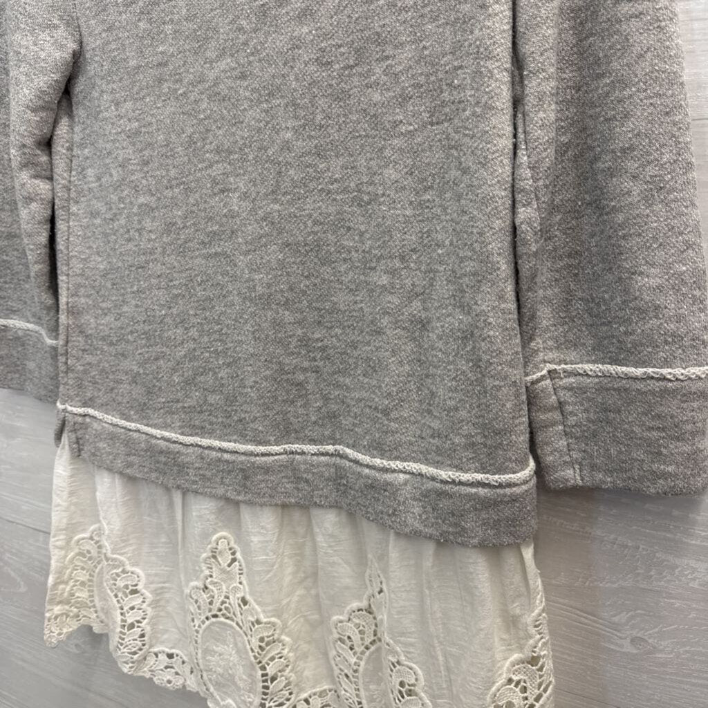 Postmark Anthropologie Grey Mixed Media Lace Fringe Top Extra Small