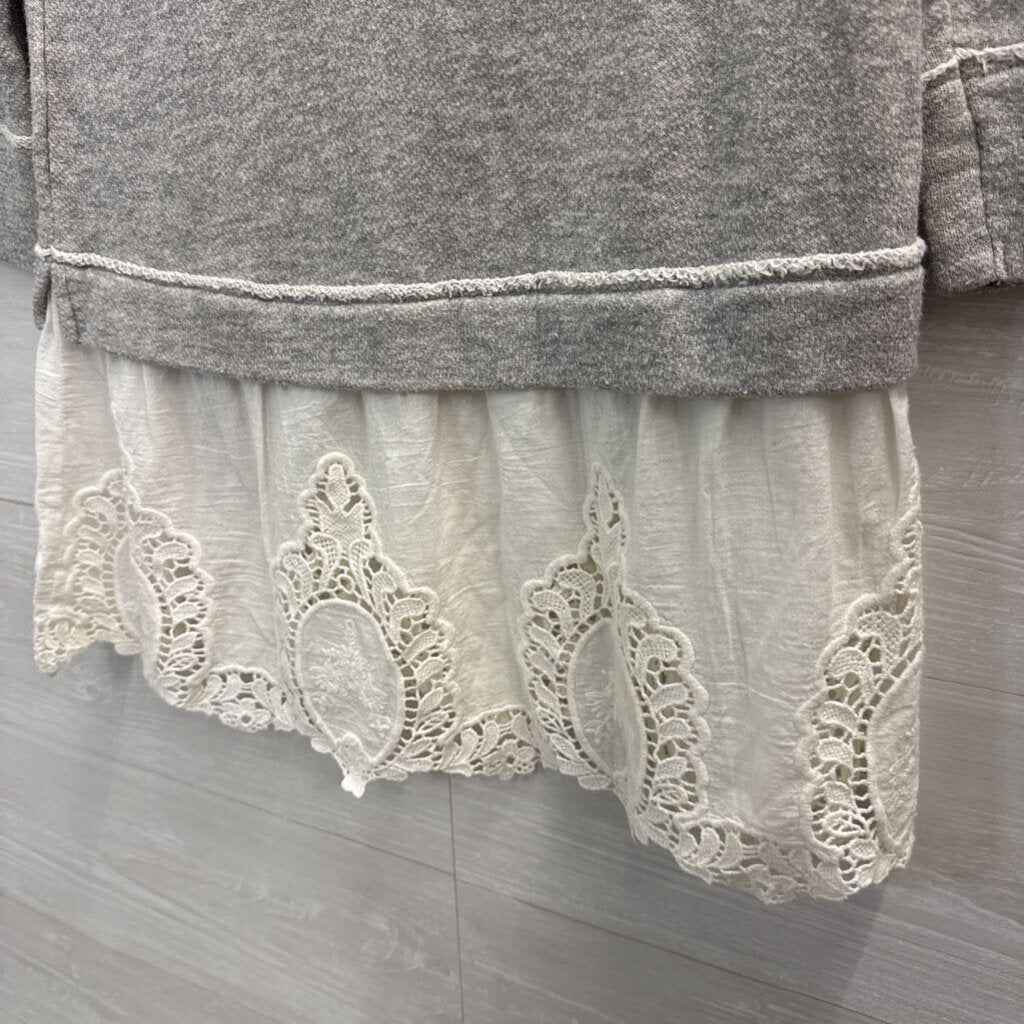 Postmark Anthropologie Grey Mixed Media Lace Fringe Top Extra Small