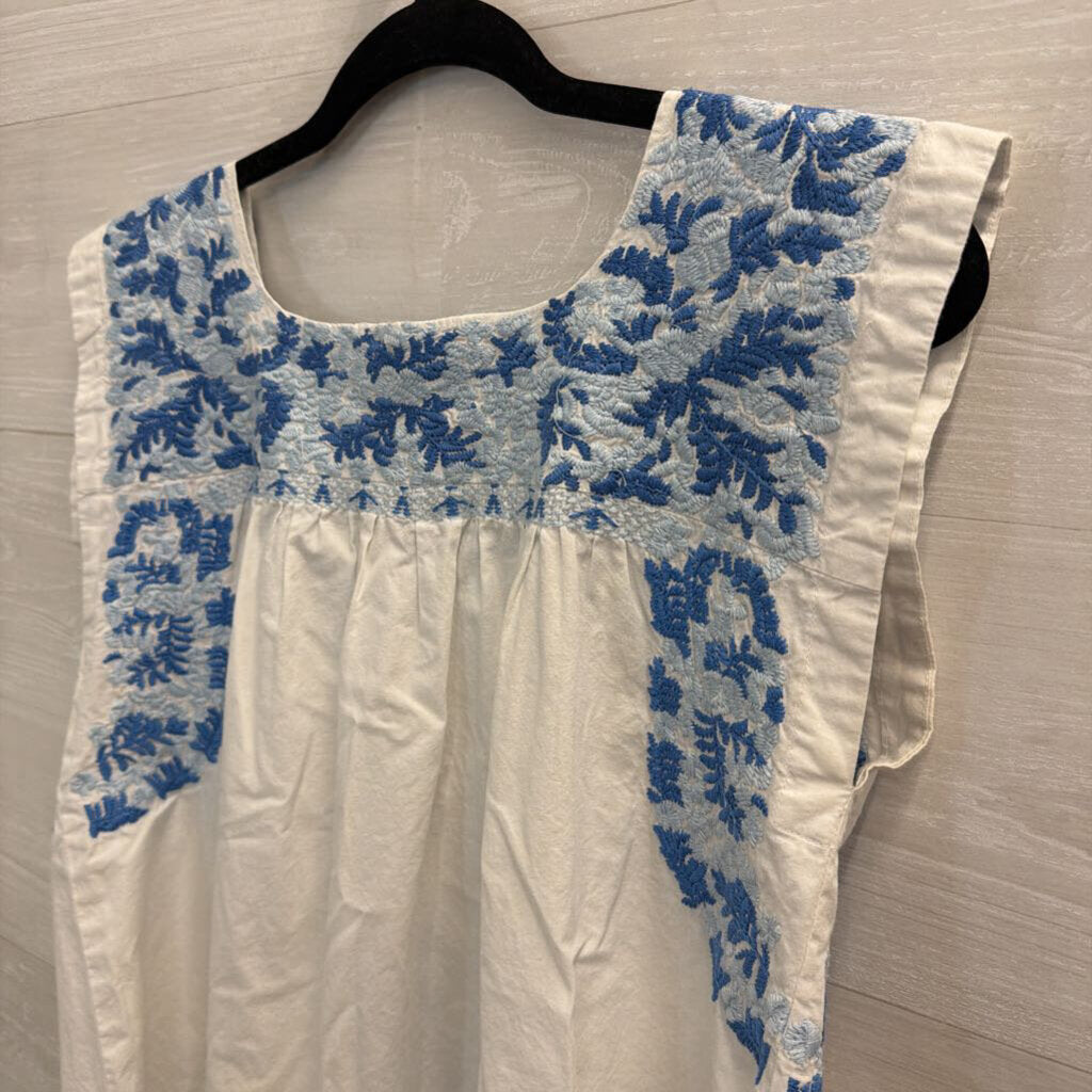 J Marie White/ Blue Embroidered Boxy Top Small