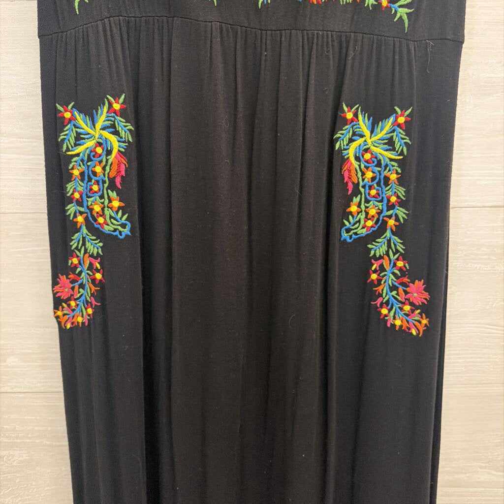 Grace Dresses Black/ Multi Embroidered Sleeveless Maxi Dress Small