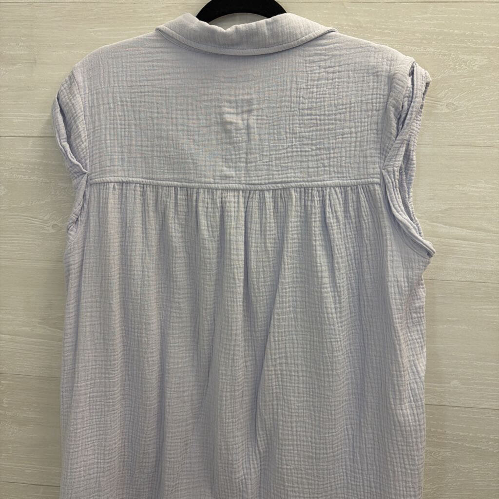 By Together Blue Textured Sleeveless Button Front Top Large