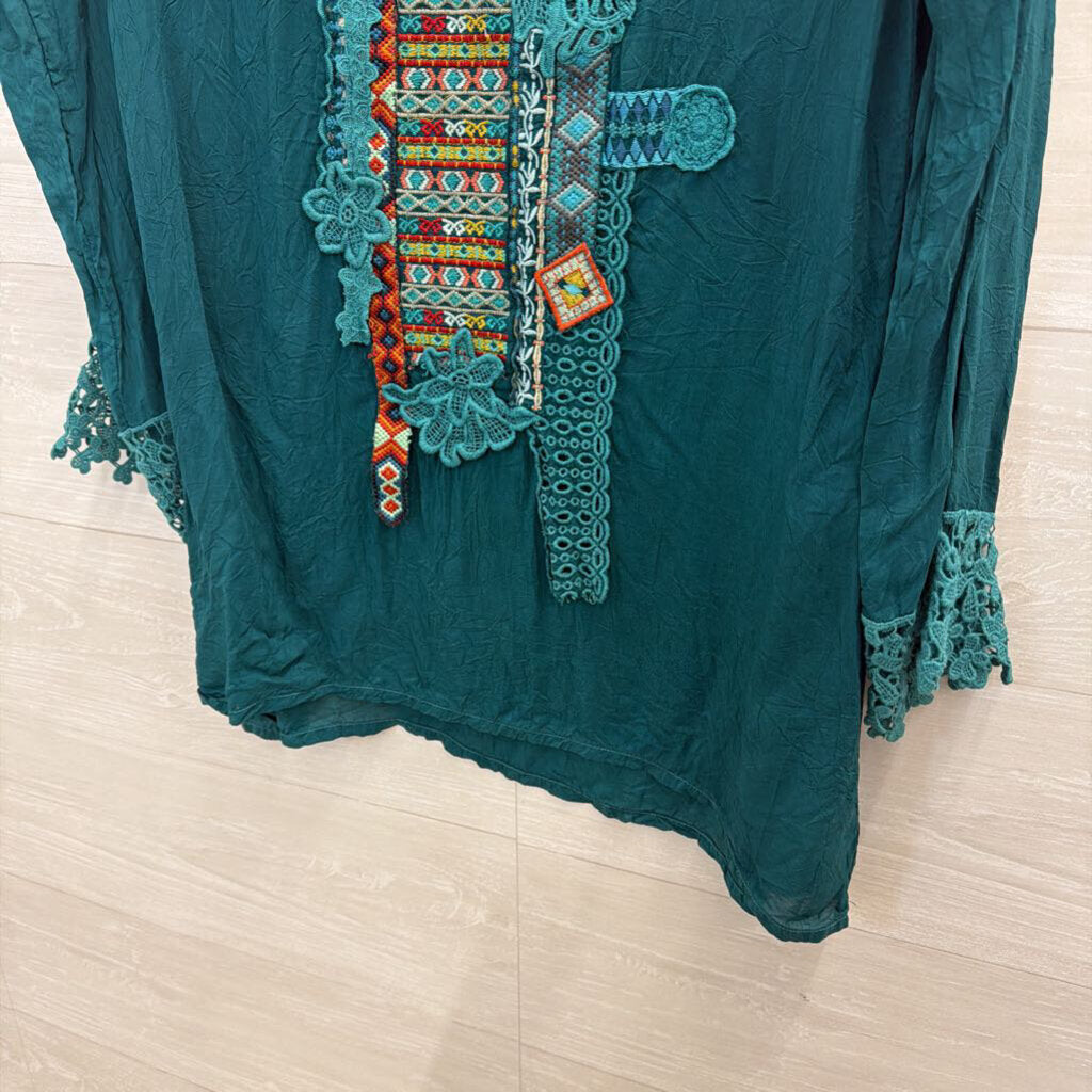Johnny Was Green Embroidered Long Sleeve V Neck Top Small