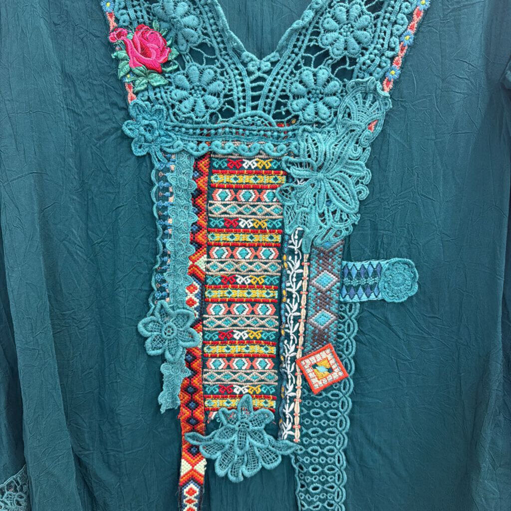 Johnny Was Green Embroidered Long Sleeve V Neck Top Small
