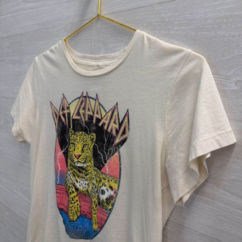 White/ Multi Cropped Def Leppard Short Sleeve Graphic Tee Medium