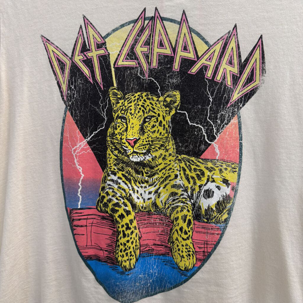 White/ Multi Cropped Def Leppard Short Sleeve Graphic Tee Medium