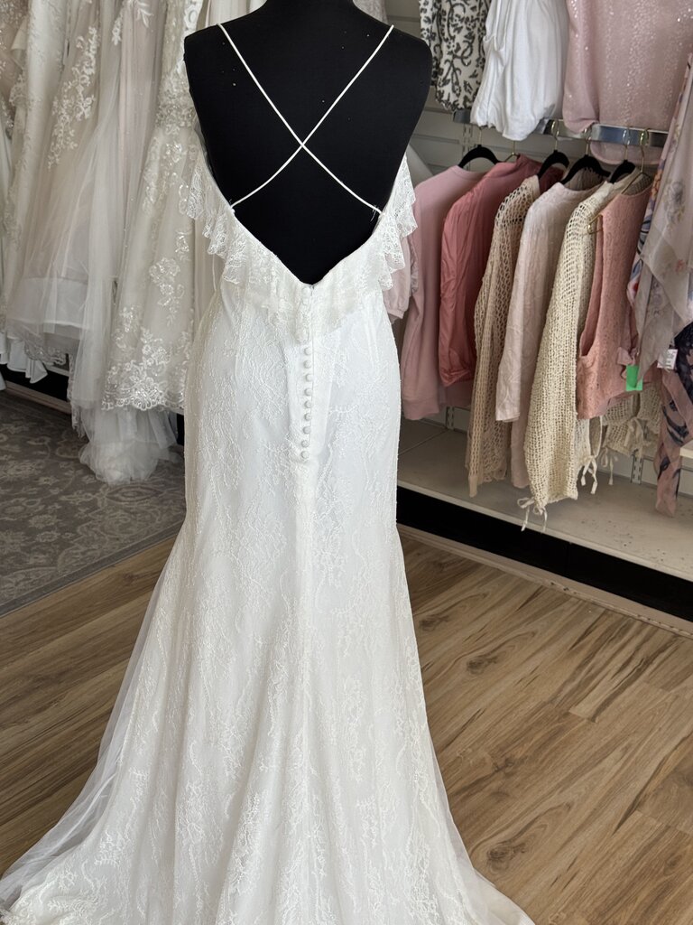 Ti Adora Ivory Lace Bridal Gown 12