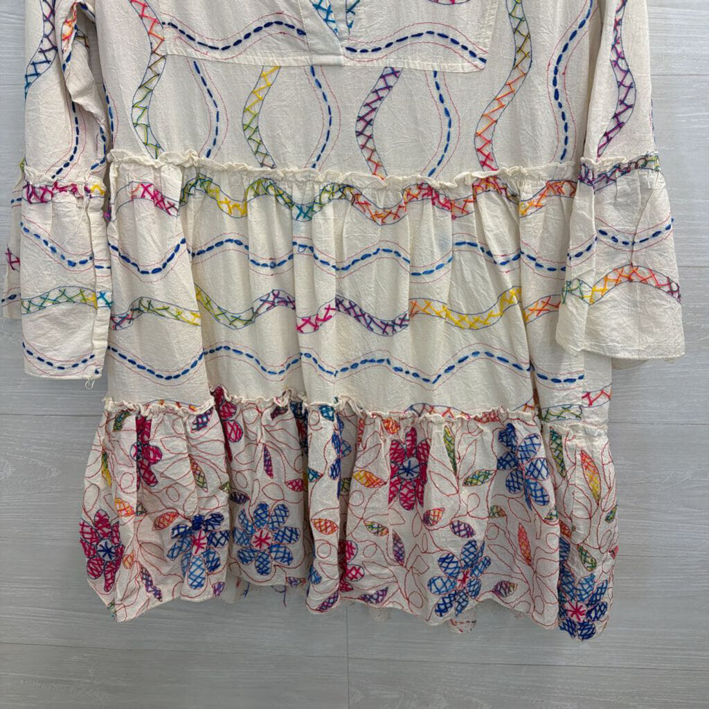 En Creme White/ Multi Embroidered Long Sleeve Dress Medium