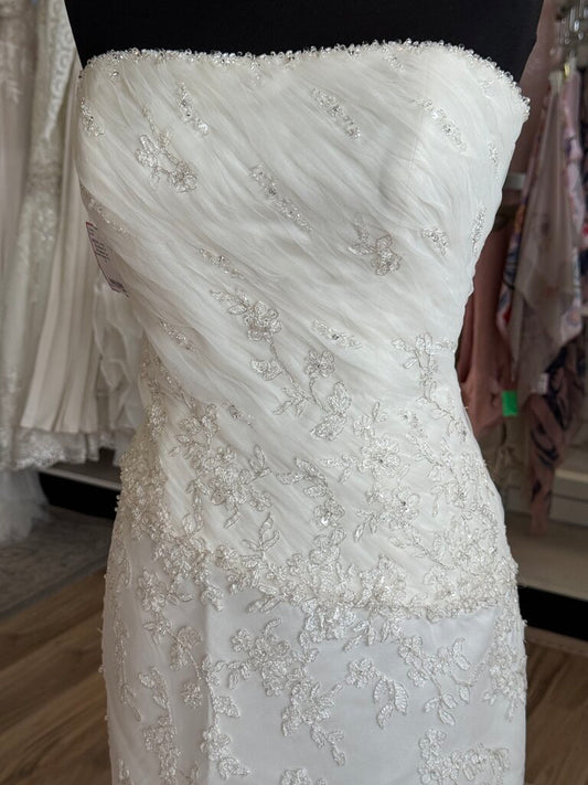 Anjolique Ivory Strapless Lace Bridal Gown 4