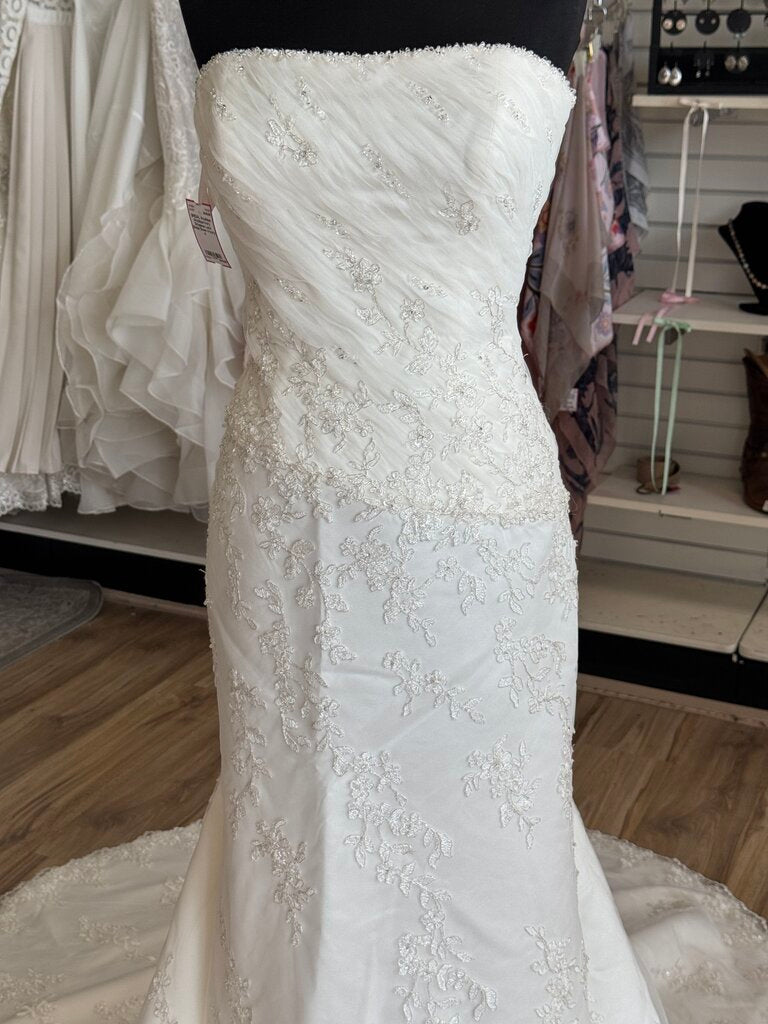 Anjolique Ivory Strapless Lace Bridal Gown 4