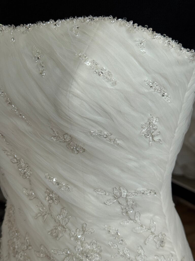 Anjolique Ivory Strapless Lace Bridal Gown 4