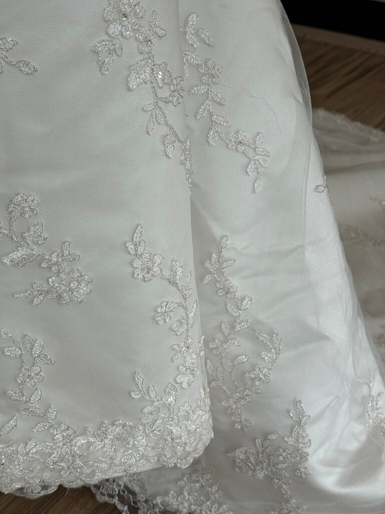 Anjolique Ivory Strapless Lace Bridal Gown 4