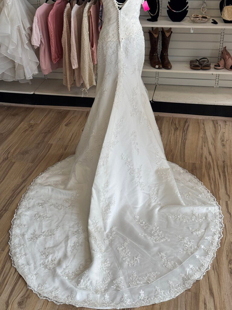 Anjolique Ivory Strapless Lace Bridal Gown 4