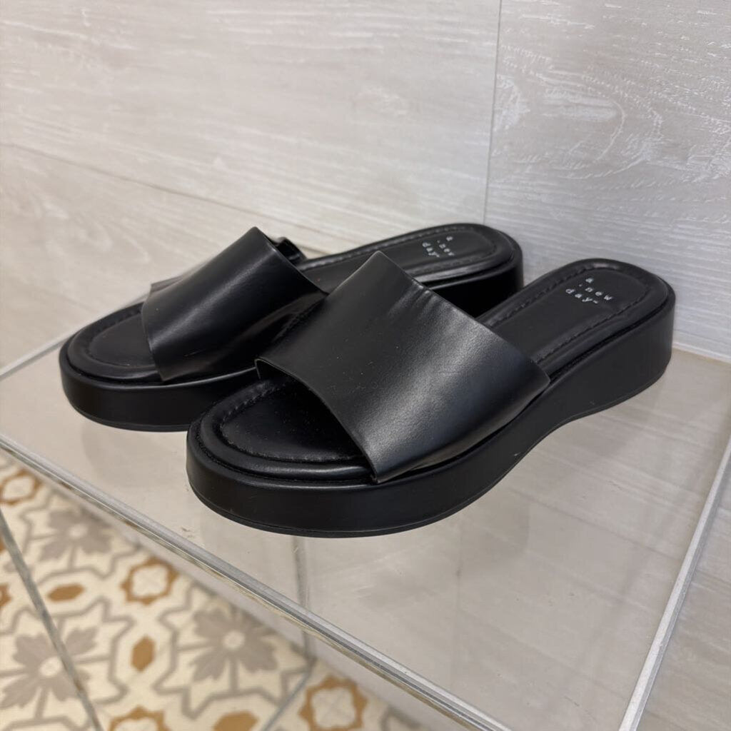 Black Leather Slid Platform Sandals 7