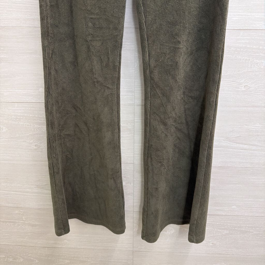 American Eagle Green Soft Ribbed Flare Pull On Pants Medium