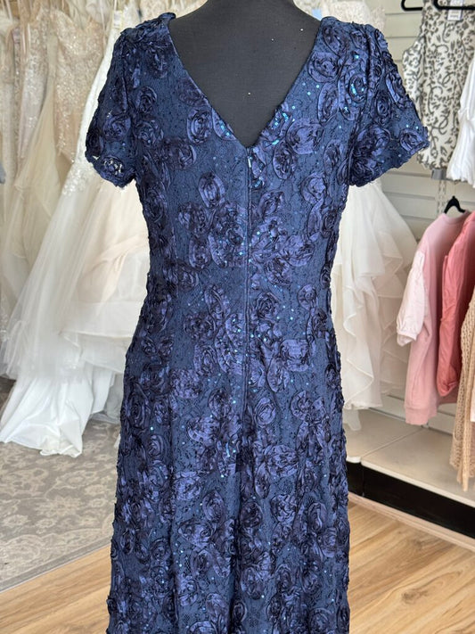 Alex Evenings Navy Rosette Lace Short Sleeve Long Formal Dress 8