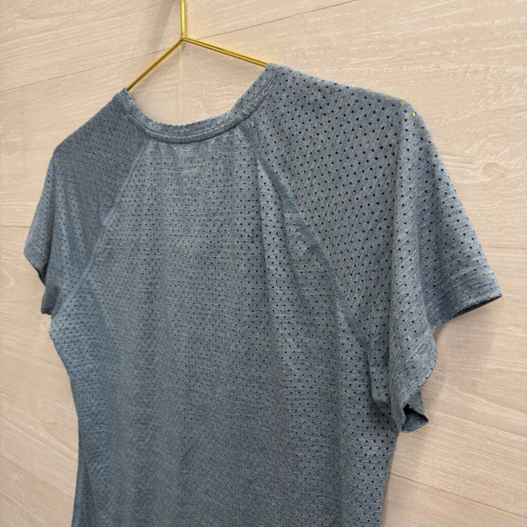 Rabbit Blue Short Sleeve Athletic Top Medium