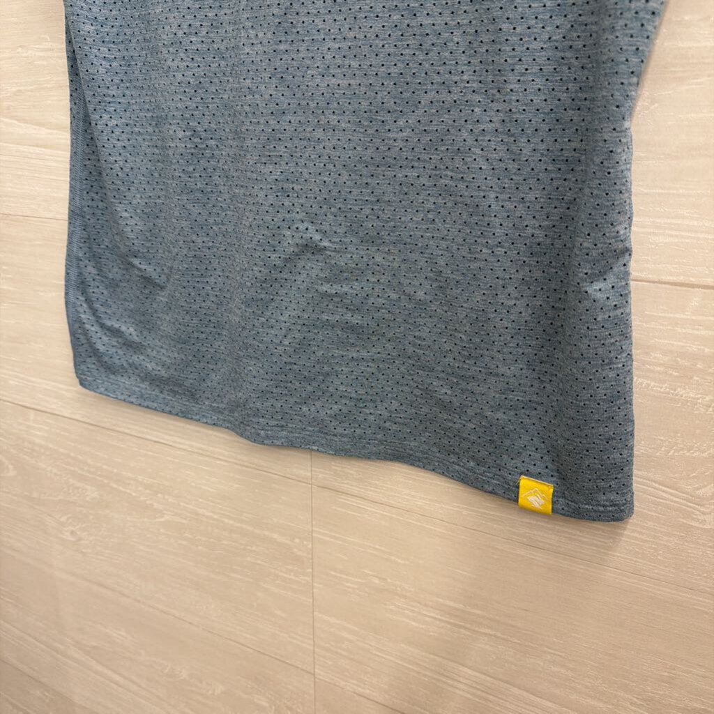 Rabbit Blue Short Sleeve Athletic Top Medium