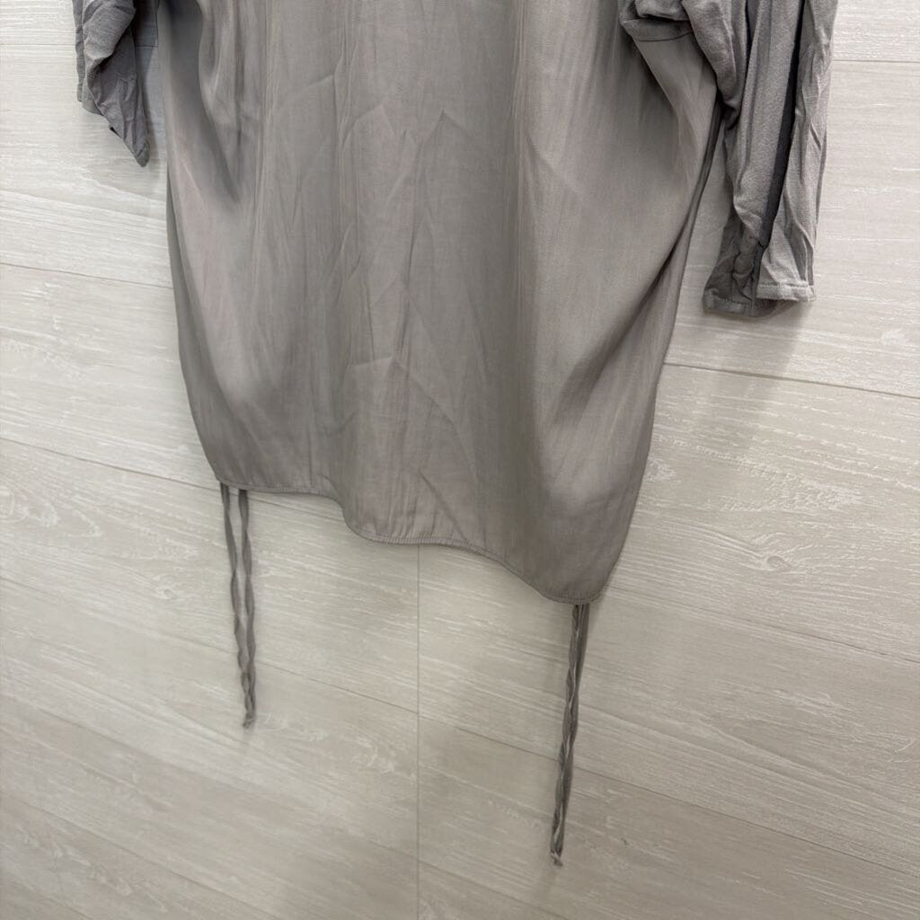 Lola and Sophie Grey V Neck Top Medium