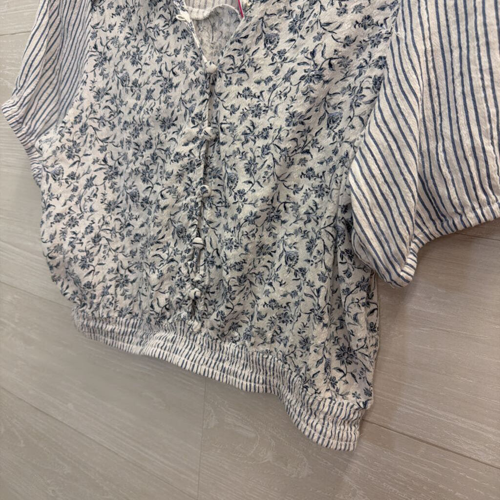 American Eagle White/ Blue Print Cropped Short Puff Sleeve Top Large