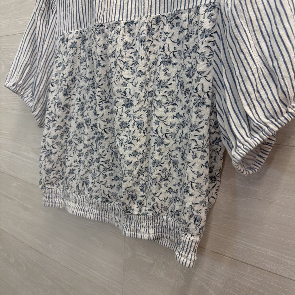 American Eagle White/ Blue Print Cropped Short Puff Sleeve Top Large
