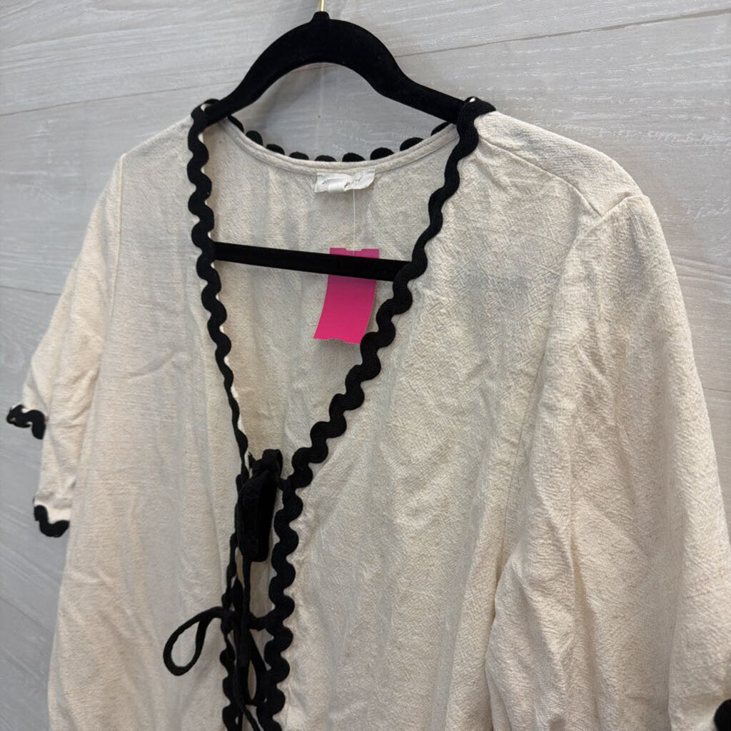 Blu Pepper Cream/ Black Squiggle Trim Short Sleeve Top Extra Large