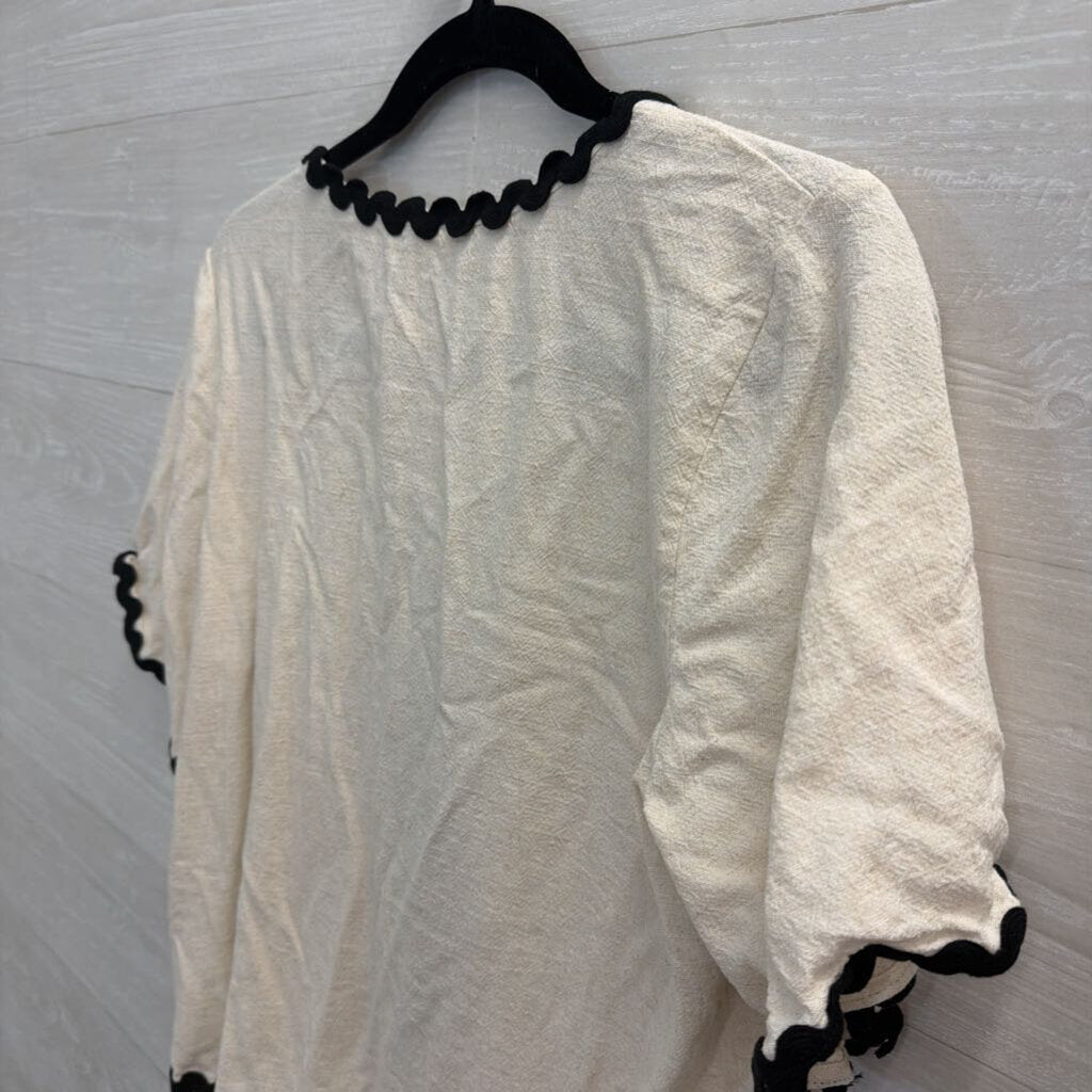 Blu Pepper Cream/ Black Squiggle Trim Short Sleeve Top Extra Large