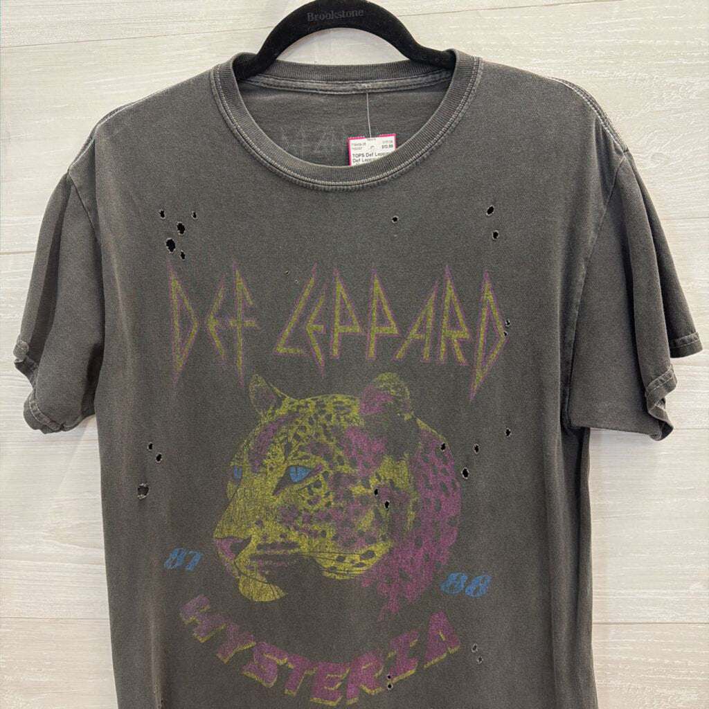 Def Leppard Grey/ Multi Distressed Short Sleeve Graphic Tee Small