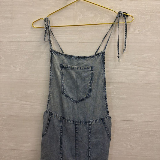 Veveret Blue Chambray Jumpsuit Medium