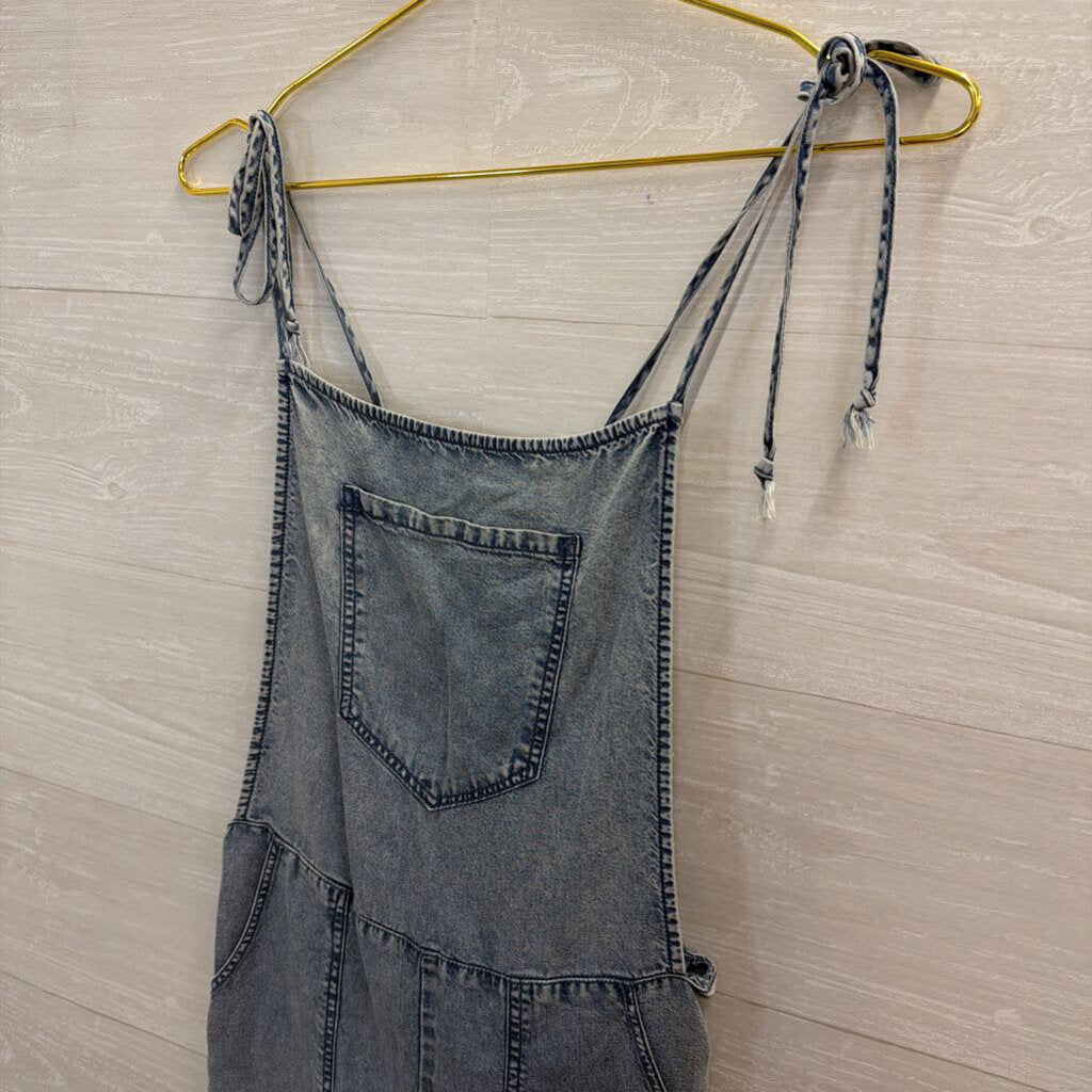 Veveret Blue Chambray Jumpsuit Medium