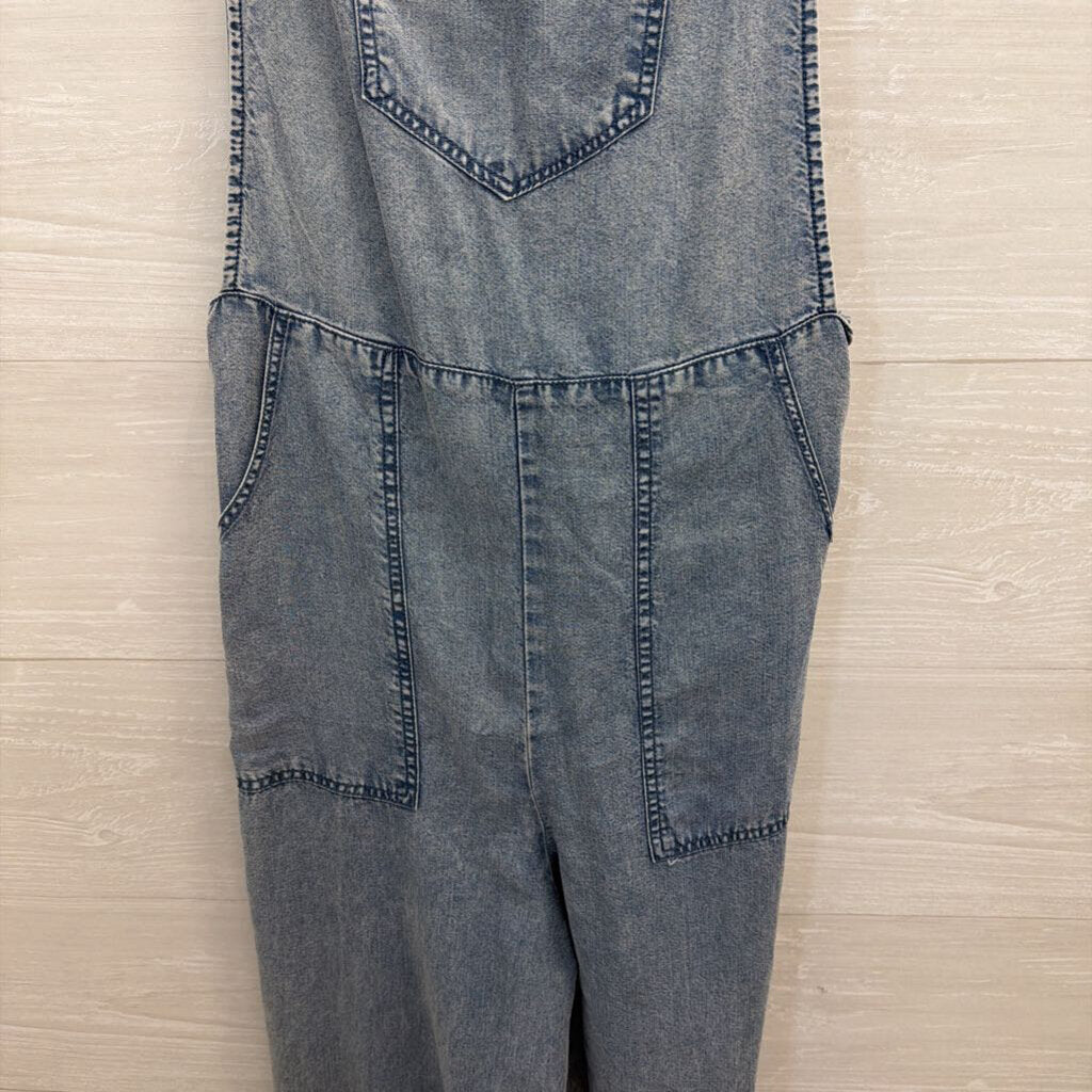 Veveret Blue Chambray Jumpsuit Medium