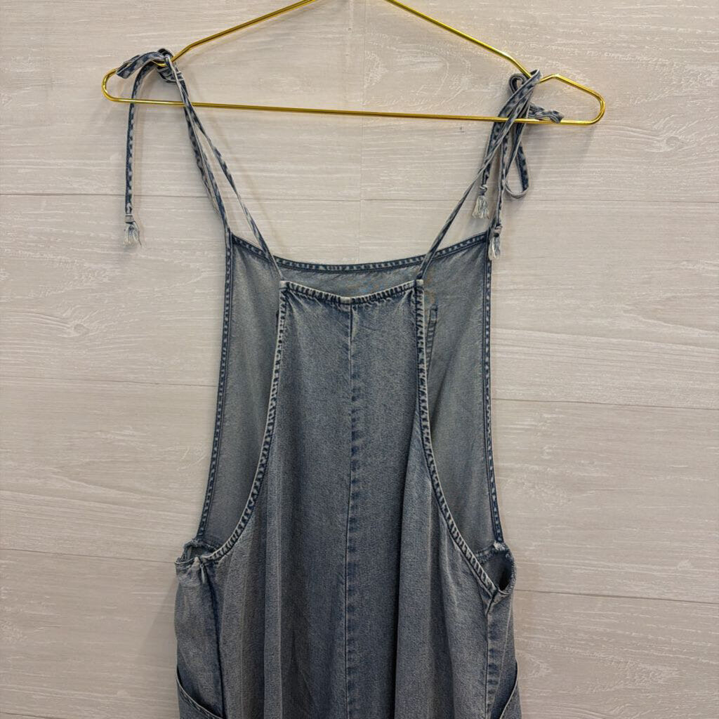 Veveret Blue Chambray Jumpsuit Medium