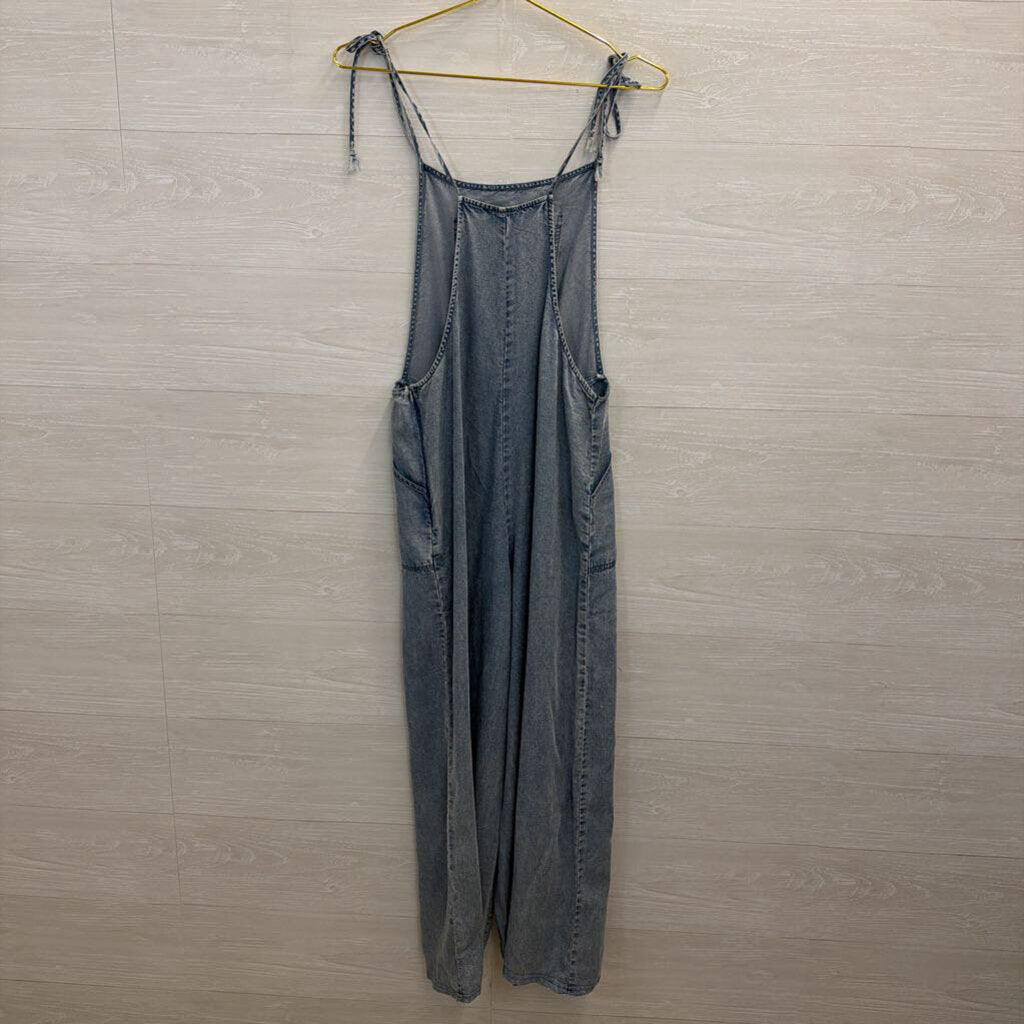 Veveret Blue Chambray Jumpsuit Medium