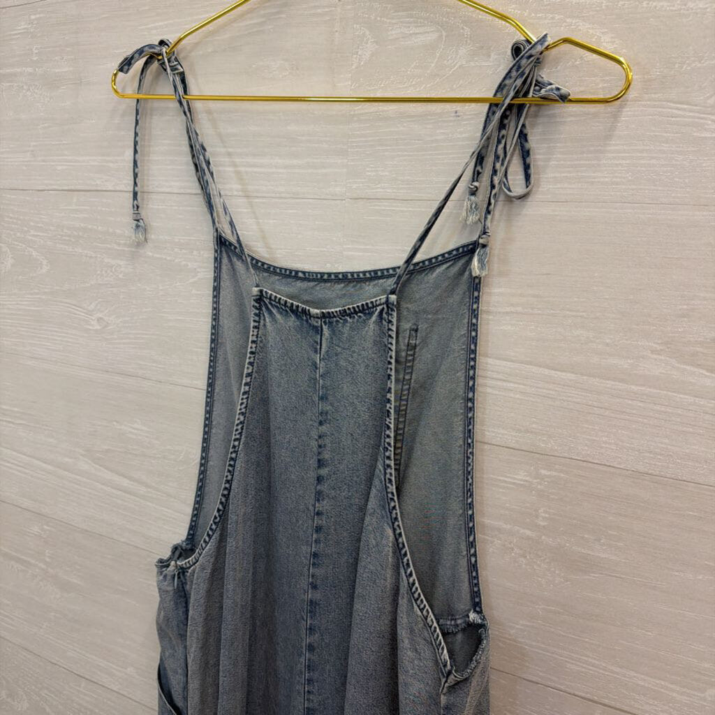Veveret Blue Chambray Jumpsuit Medium