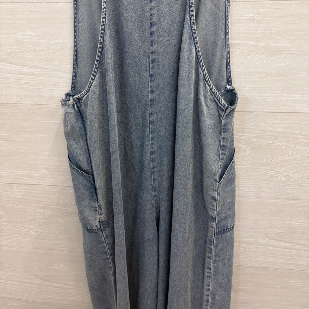 Veveret Blue Chambray Jumpsuit Medium
