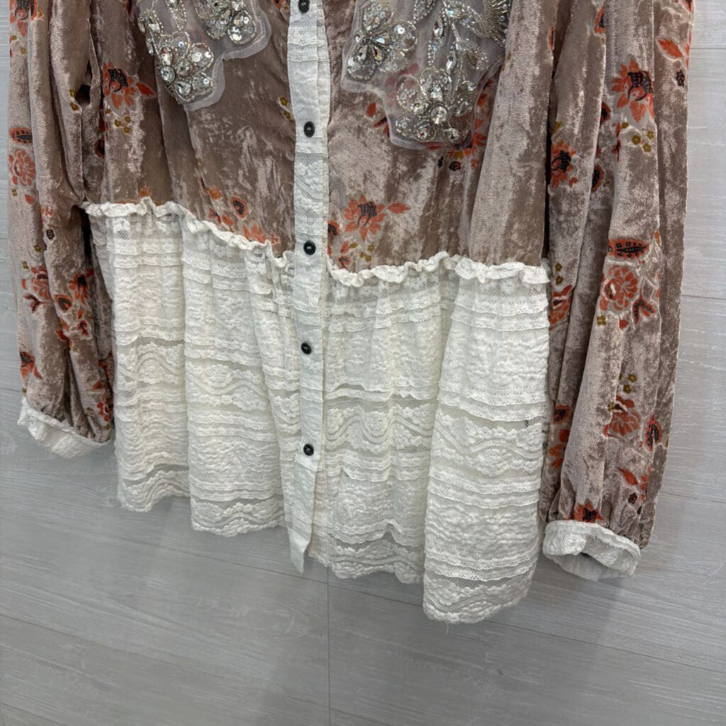 POL White/ Pink Velour Print Embellished Lace Hem Long Sleeve Top Medium