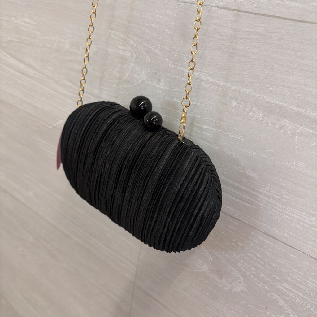 Black Pleated Kiss Lock Crossbody Purse