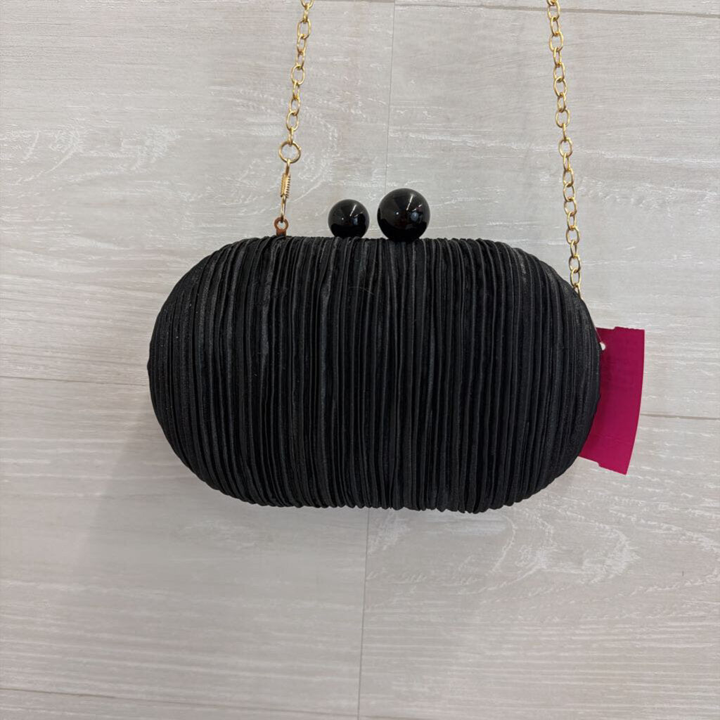 Black Pleated Kiss Lock Crossbody Purse