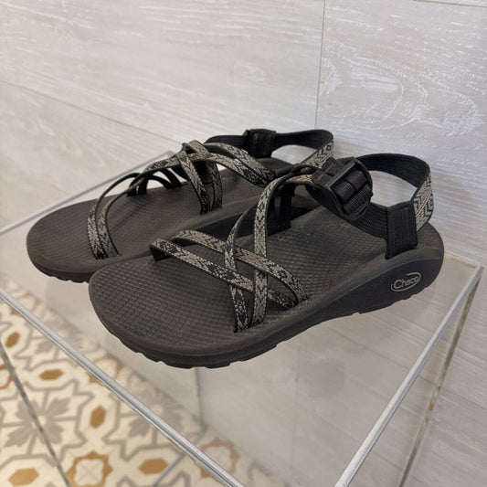 Chaco Black/ Grey Print Strap Classic Sandals 8