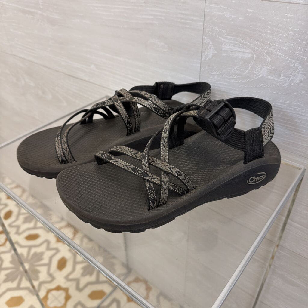 Chaco Black/ Grey Print Strap Classic Sandals 8