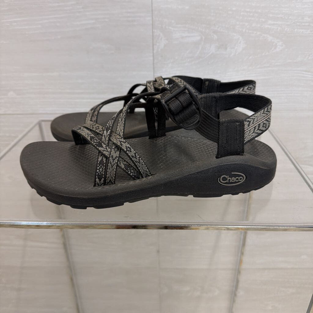 Chaco Black/ Grey Print Strap Classic Sandals 8