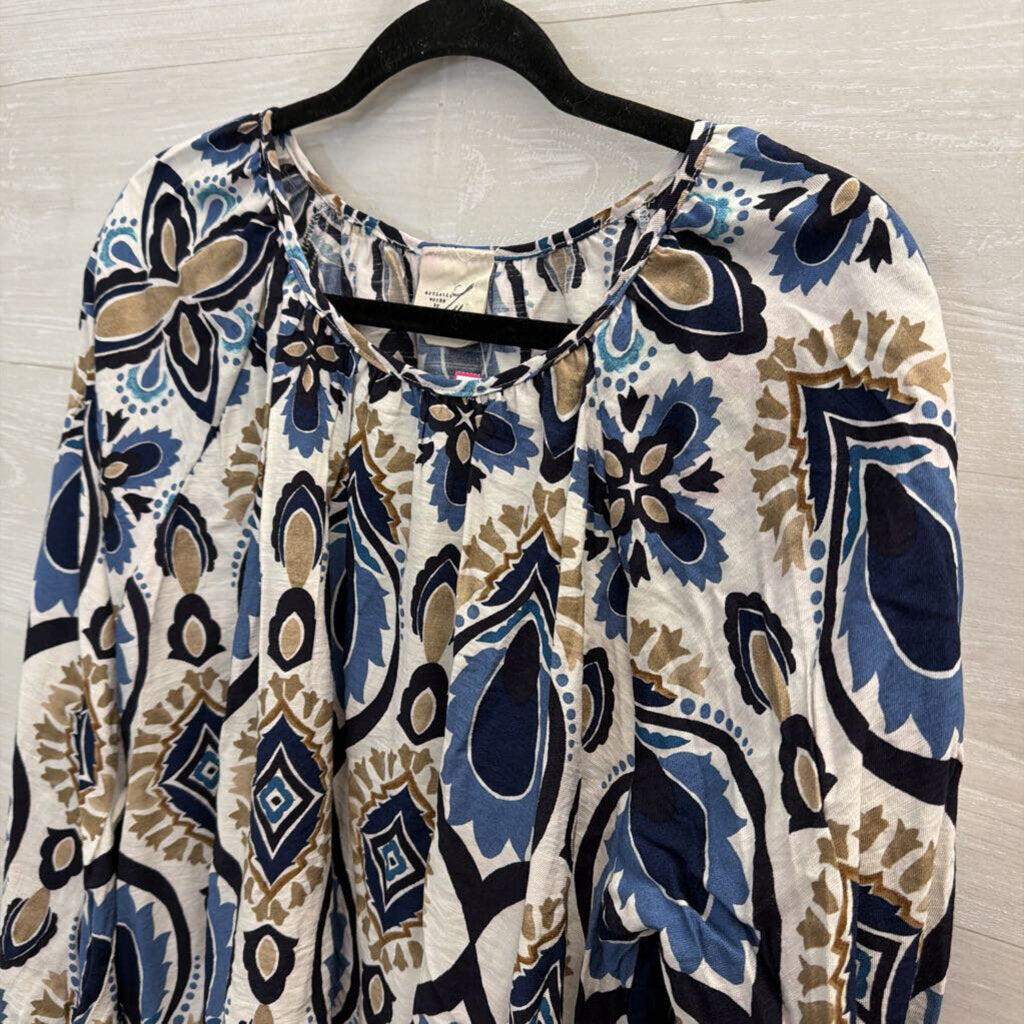 Artistic Works by Lu White/ Blue Print Long Sleeve Top Medium