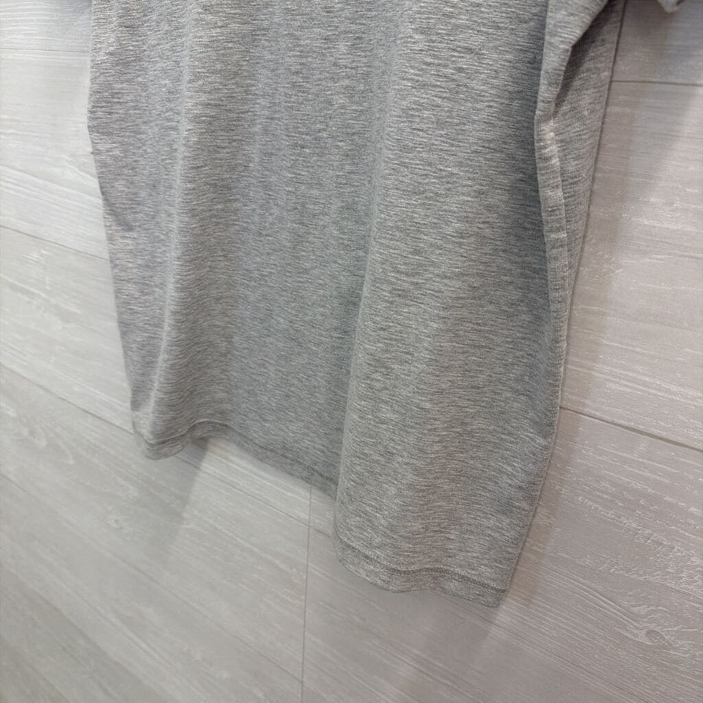 Promesa Grey/ White Lightning Bolt Short Sleeve Top Small