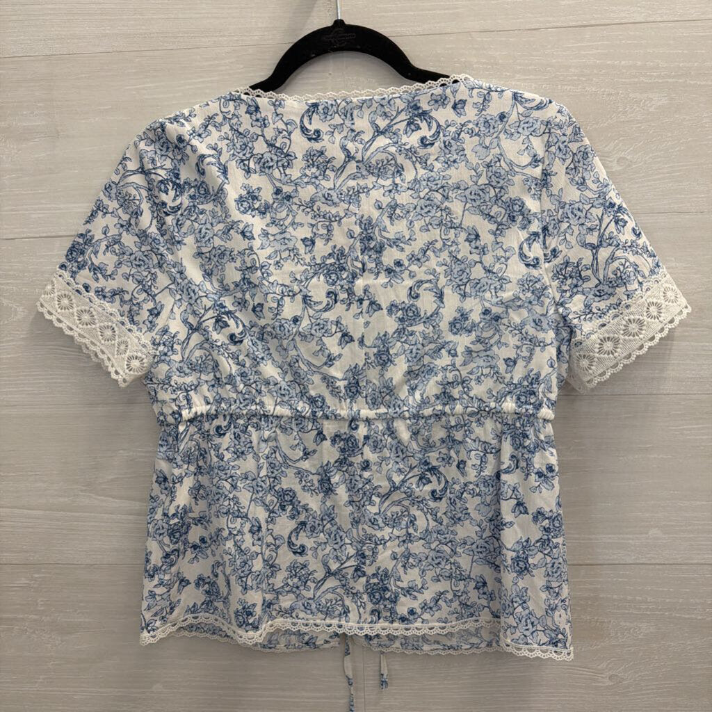 Bagatelle White/ Blue Print Short Sleeve Tie Front Top Small
