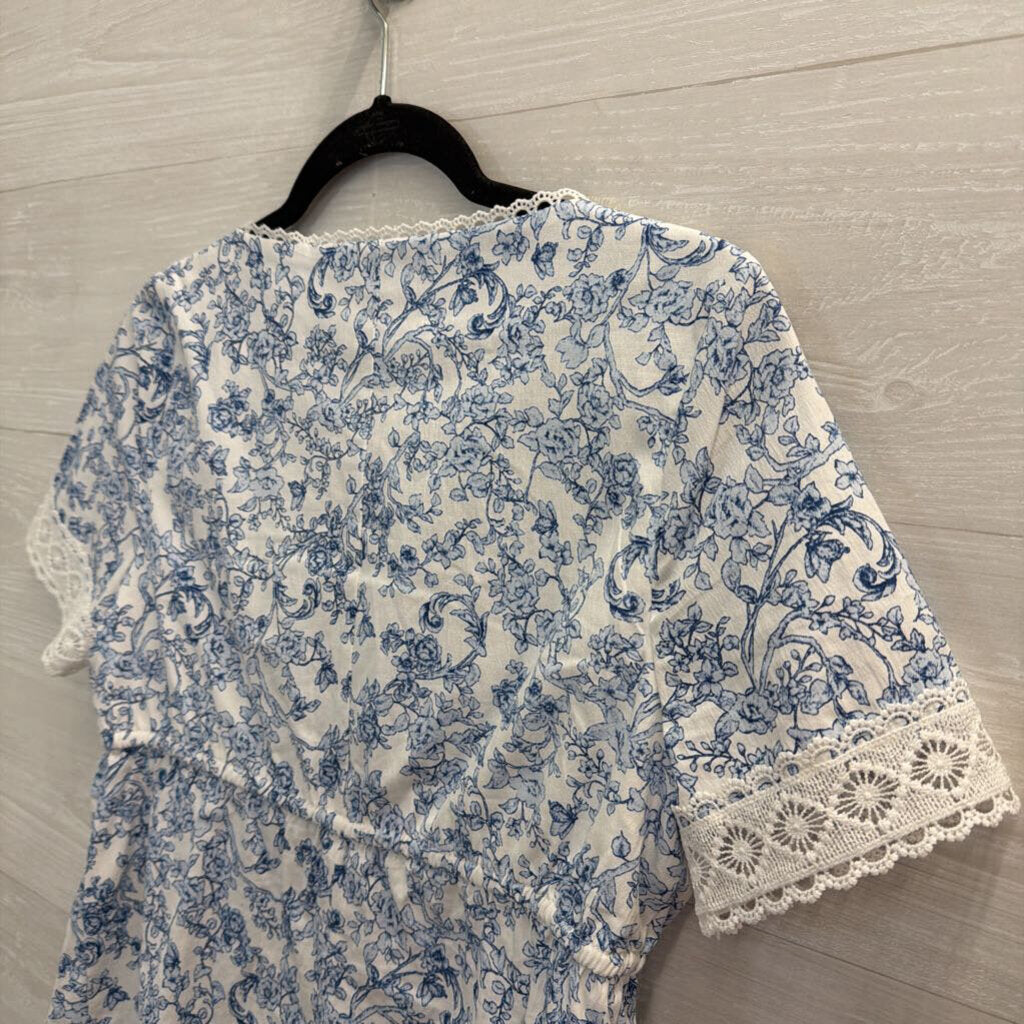 Bagatelle White/ Blue Print Short Sleeve Tie Front Top Small