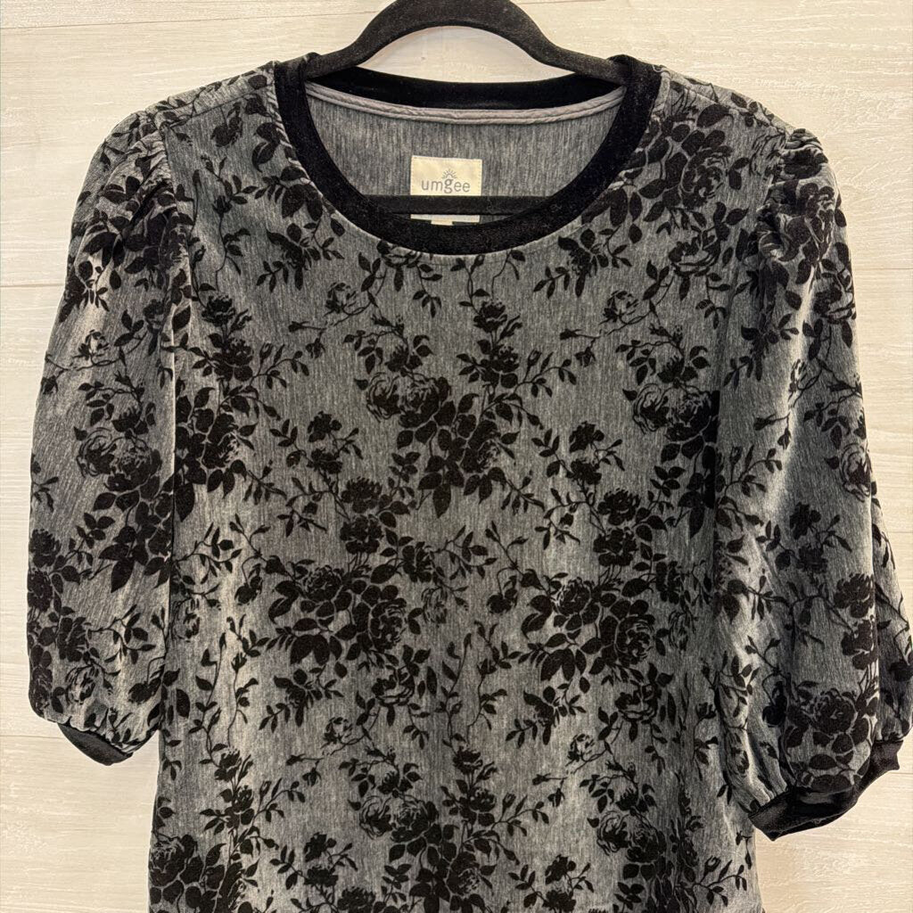 Umgee Black Velvet Print Short Puff Sleeve Top Small