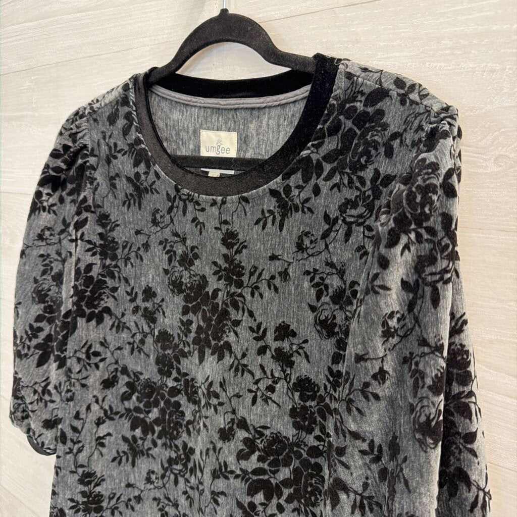 Umgee Black Velvet Print Short Puff Sleeve Top Small