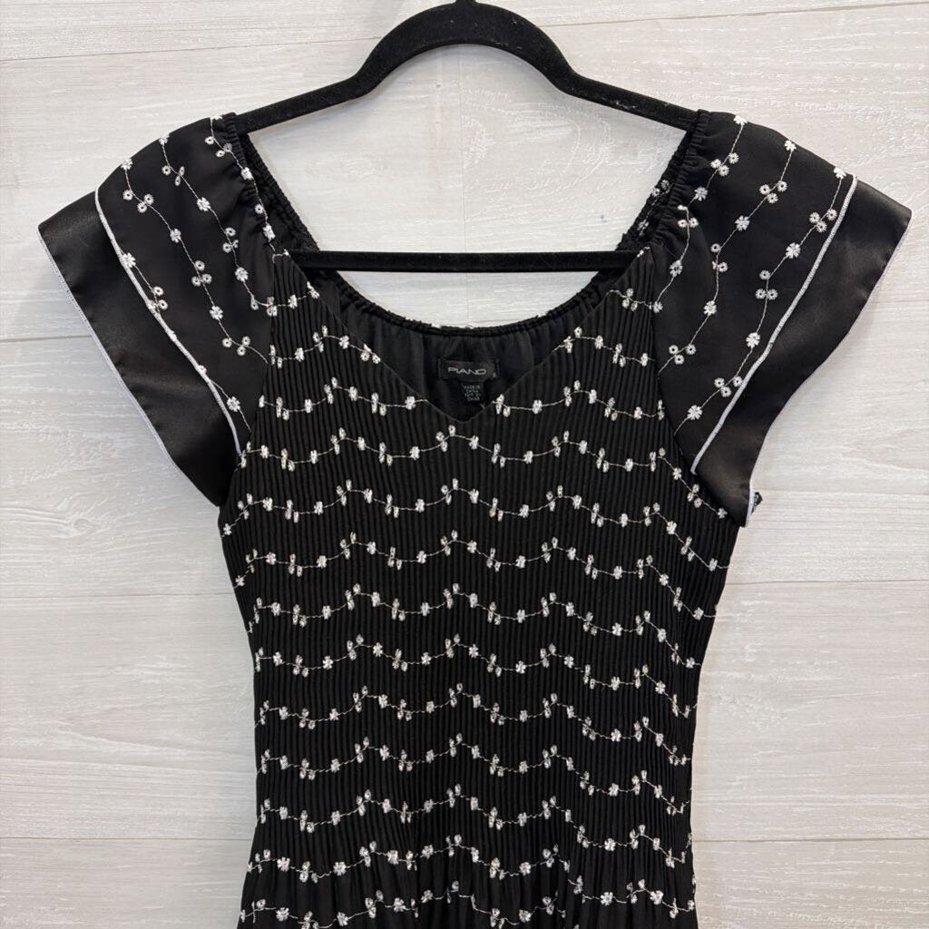 Piano Black/ White Print Pleated Short Sleeve Top Small