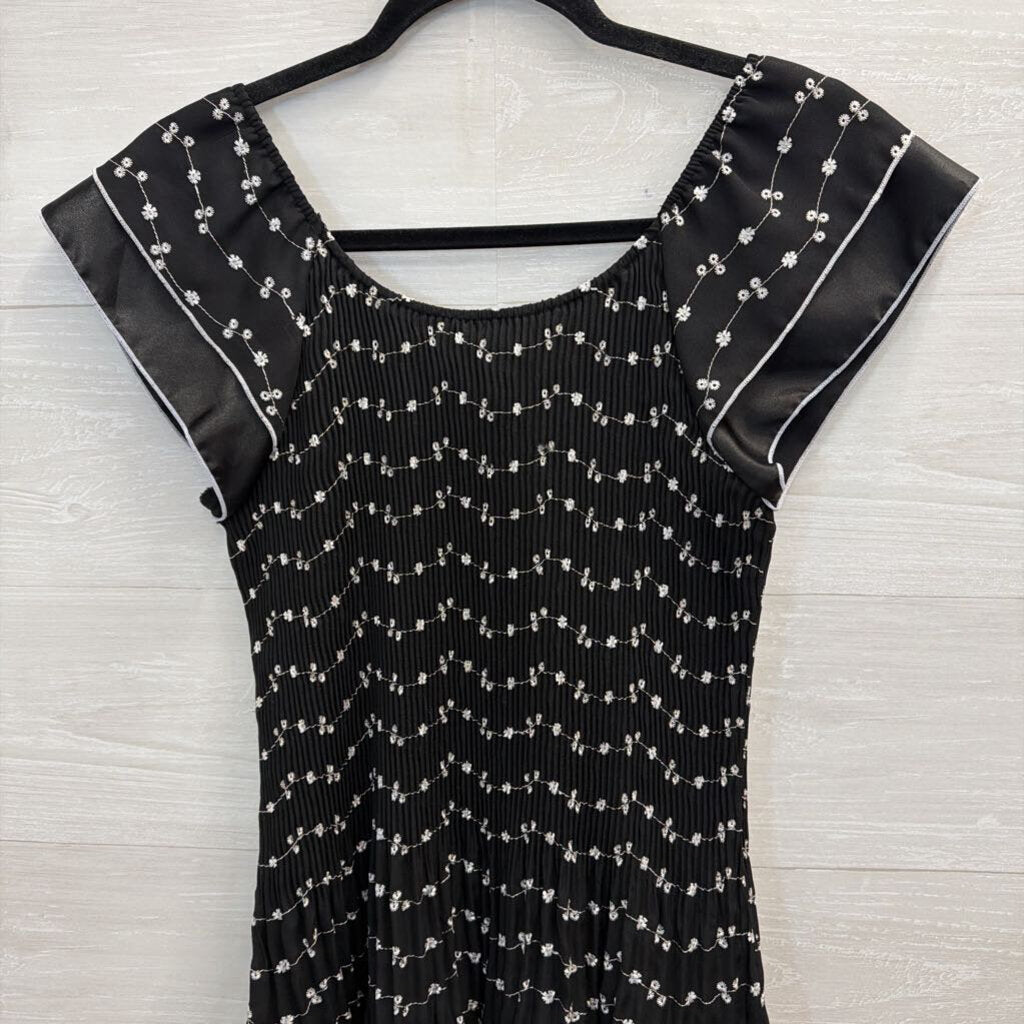 Piano Black/ White Print Pleated Short Sleeve Top Small