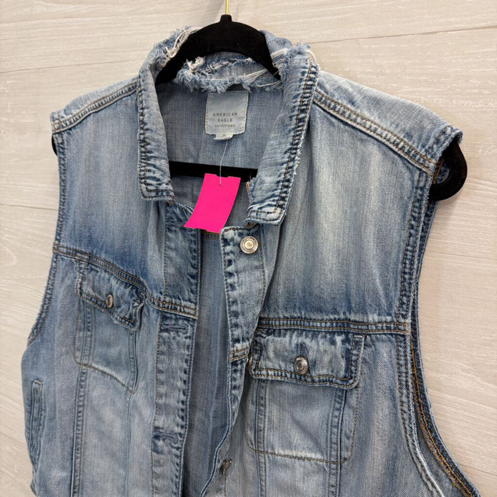 American Eagle Light Wash Cropped Distressed Denim Vest XXL